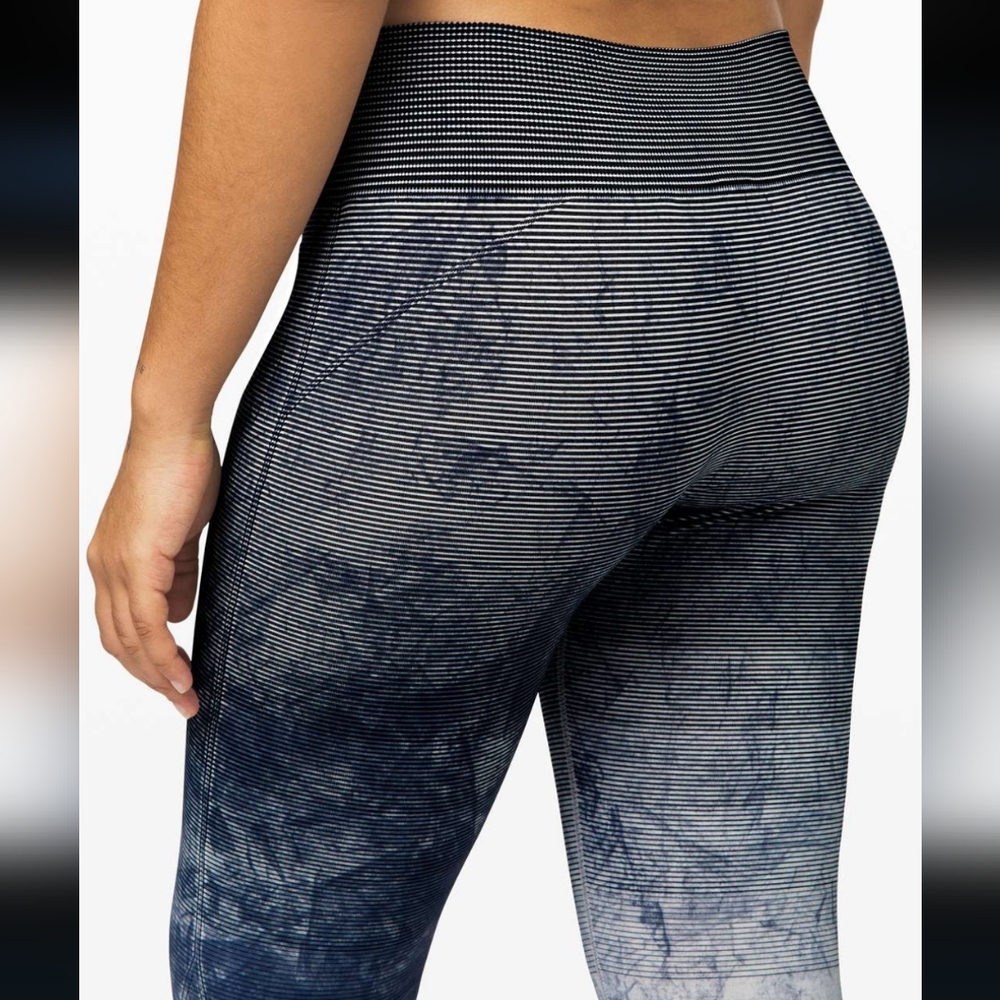 Lululemon Ebb to Train Tight HR Legging in Wash White/Black/Luna Sz 4 - Picture 2 of 12